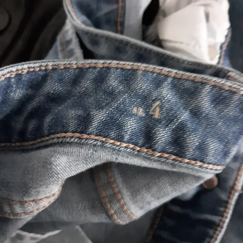 WHBM Slim Embroidered Crop Jeans - Picture 10 of 10